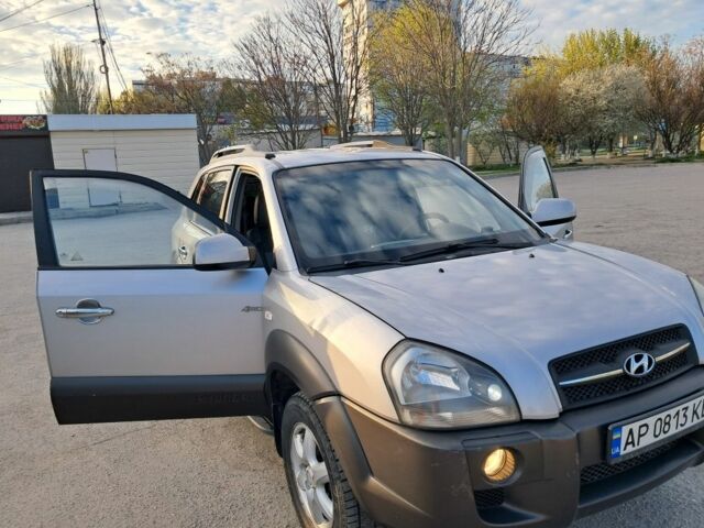 Сірий Хендай Туксон, об'ємом двигуна 2 л та пробігом 290 тис. км за 7500 $, фото 2 на Automoto.ua