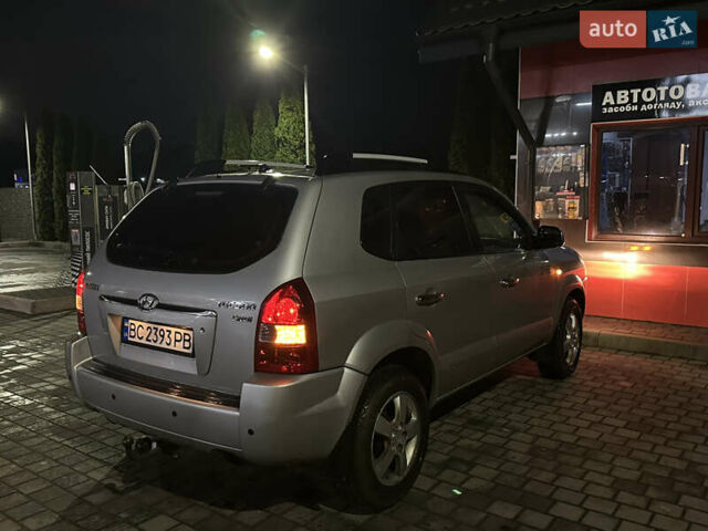 Сірий Хендай Туксон, об'ємом двигуна 2 л та пробігом 262 тис. км за 6200 $, фото 15 на Automoto.ua