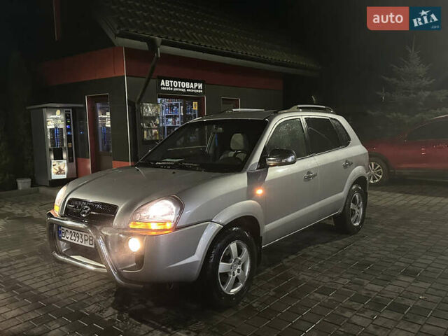 Сірий Хендай Туксон, об'ємом двигуна 2 л та пробігом 262 тис. км за 6200 $, фото 12 на Automoto.ua
