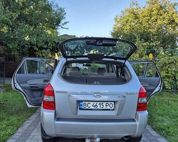 Сірий Хендай Туксон, об'ємом двигуна 1.98 л та пробігом 230 тис. км за 5500 $, фото 6 на Automoto.ua