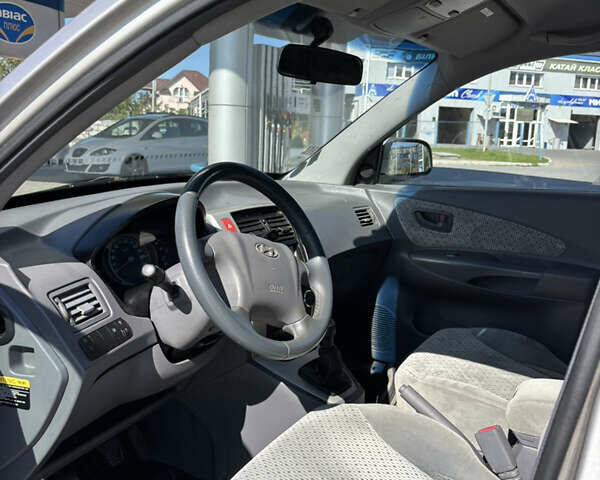 Сірий Хендай Туксон, об'ємом двигуна 2 л та пробігом 230 тис. км за 5900 $, фото 21 на Automoto.ua