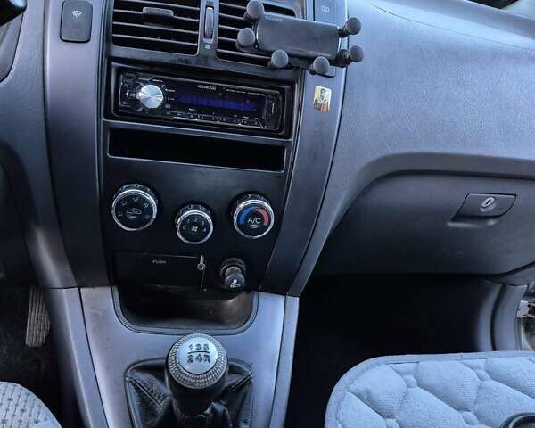 Сірий Хендай Туксон, об'ємом двигуна 1.98 л та пробігом 230 тис. км за 5500 $, фото 15 на Automoto.ua