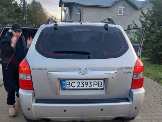 Серый Хендай Туксон, объемом двигателя 2 л и пробегом 320 тыс. км за 6400 $, фото 4 на Automoto.ua