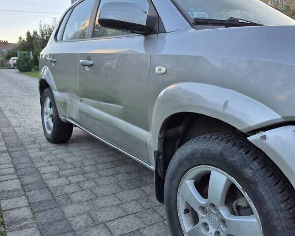 Хендай Туксон 2004 в Львове на Automoto.ua Серый Хендай Туксон, объемом двигателя 1.98 л и пробегом 230 тыс. км за 4900 $, фото 1 на Automoto.ua