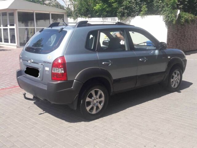 Серый Хендай Туксон, объемом двигателя 2 л и пробегом 235 тыс. км за 4600 $, фото 9 на Automoto.ua