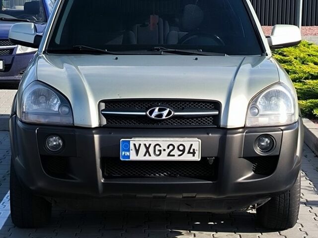 Серый Хендай Туксон, объемом двигателя 2 л и пробегом 275 тыс. км за 4400 $, фото 1 на Automoto.ua