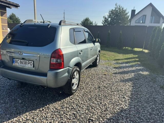 Серый Хендай Туксон, объемом двигателя 2 л и пробегом 250 тыс. км за 5200 $, фото 4 на Automoto.ua