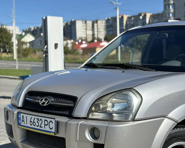 Сірий Хендай Туксон, об'ємом двигуна 2 л та пробігом 230 тис. км за 5900 $, фото 12 на Automoto.ua