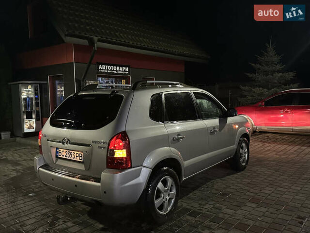 Сірий Хендай Туксон, об'ємом двигуна 2 л та пробігом 262 тис. км за 6200 $, фото 7 на Automoto.ua