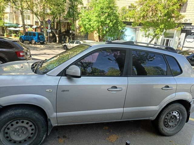 Сірий Хендай Туксон, об'ємом двигуна 2 л та пробігом 3 тис. км за 4900 $, фото 2 на Automoto.ua