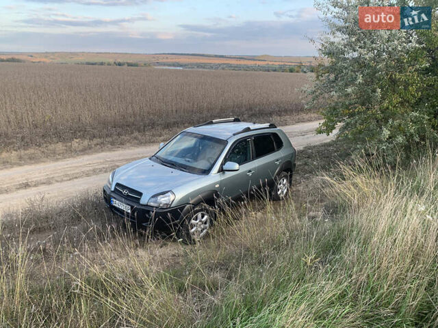 Серый Хендай Туксон, объемом двигателя 2.66 л и пробегом 297 тыс. км за 7000 $, фото 5 на Automoto.ua