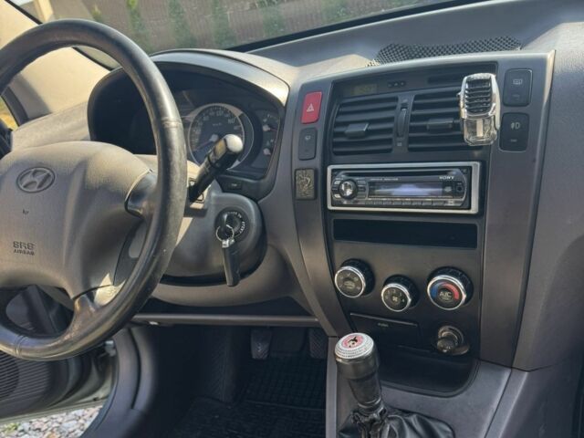 Серый Хендай Туксон, объемом двигателя 2 л и пробегом 250 тыс. км за 5200 $, фото 8 на Automoto.ua