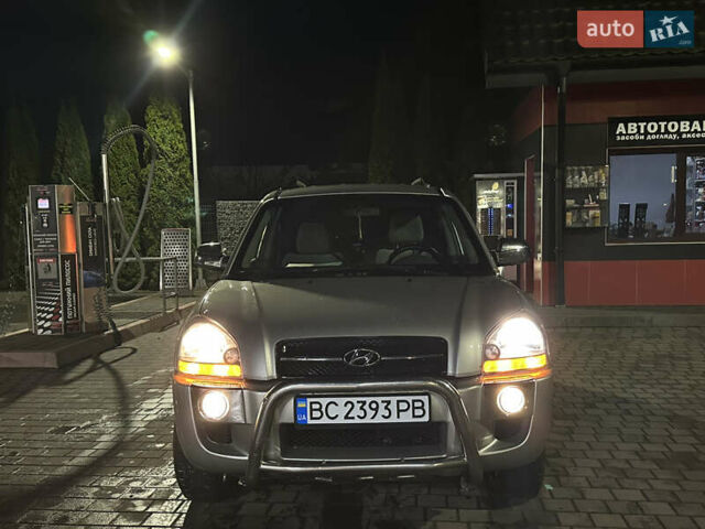 Сірий Хендай Туксон, об'ємом двигуна 2 л та пробігом 262 тис. км за 6200 $, фото 5 на Automoto.ua