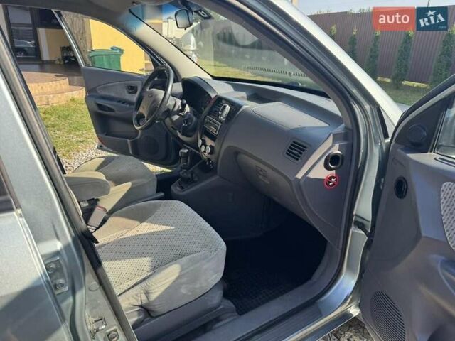 Хендай Туксон 2004 в Львове на Automoto.ua Серый Хендай Туксон, объемом двигателя 2 л и пробегом 250 тыс. км за 5200 $, фото 6 на Automoto.ua