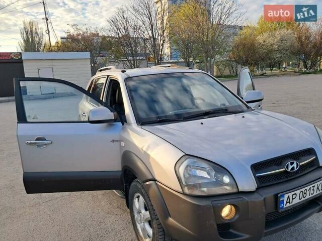 Серый Хендай Туксон, объемом двигателя 2 л и пробегом 290 тыс. км за 7500 $, фото 1 на Automoto.ua