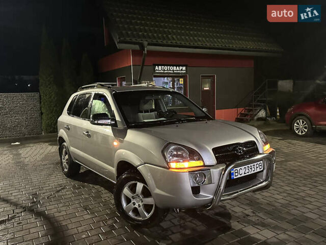Сірий Хендай Туксон, об'ємом двигуна 2 л та пробігом 262 тис. км за 6200 $, фото 3 на Automoto.ua