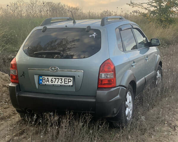 Серый Хендай Туксон, объемом двигателя 2.66 л и пробегом 297 тыс. км за 7000 $, фото 2 на Automoto.ua