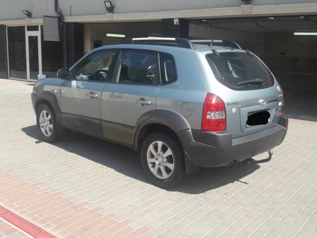 Серый Хендай Туксон, объемом двигателя 2 л и пробегом 235 тыс. км за 4600 $, фото 6 на Automoto.ua