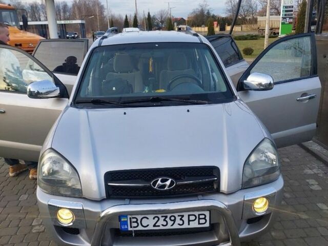 Серый Хендай Туксон, объемом двигателя 2 л и пробегом 320 тыс. км за 6400 $, фото 1 на Automoto.ua