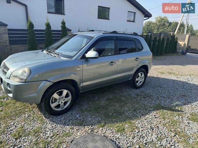 Хендай Туксон 2004 в Львове на Automoto.ua Серый Хендай Туксон, объемом двигателя 2 л и пробегом 250 тыс. км за 5200 $, фото 8 на Automoto.ua