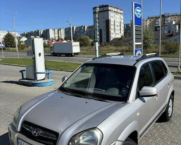 Сірий Хендай Туксон, об'ємом двигуна 2 л та пробігом 230 тис. км за 5900 $, фото 8 на Automoto.ua