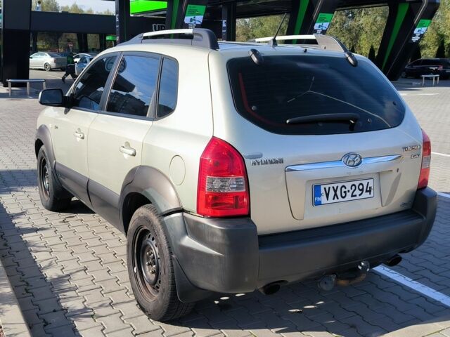 Серый Хендай Туксон, объемом двигателя 2 л и пробегом 275 тыс. км за 4400 $, фото 3 на Automoto.ua