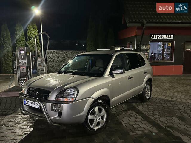 Сірий Хендай Туксон, об'ємом двигуна 2 л та пробігом 262 тис. км за 6200 $, фото 1 на Automoto.ua