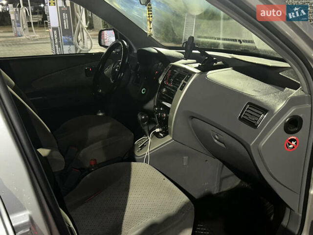 Сірий Хендай Туксон, об'ємом двигуна 2 л та пробігом 262 тис. км за 6200 $, фото 17 на Automoto.ua