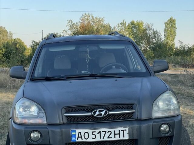 Сірий Хендай Туксон, об'ємом двигуна 2 л та пробігом 200 тис. км за 4365 $, фото 2 на Automoto.ua