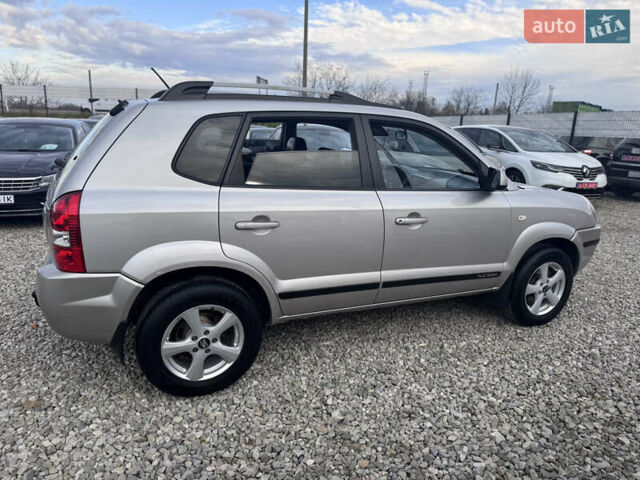 Серый Хендай Туксон, объемом двигателя 2 л и пробегом 155 тыс. км за 6989 $, фото 18 на Automoto.ua