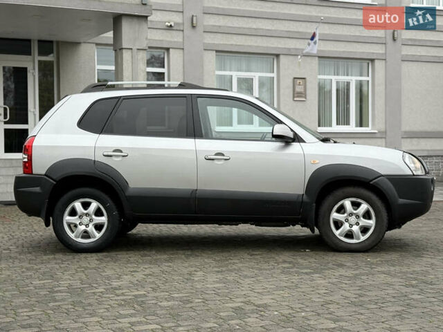 Сірий Хендай Туксон, об'ємом двигуна 1.99 л та пробігом 252 тис. км за 7700 $, фото 11 на Automoto.ua