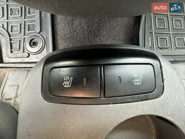Сірий Хендай Туксон, об'ємом двигуна 2 л та пробігом 250 тис. км за 5850 $, фото 23 на Automoto.ua