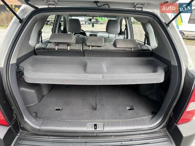 Серый Хендай Туксон, объемом двигателя 1.98 л и пробегом 243 тыс. км за 7100 $, фото 12 на Automoto.ua