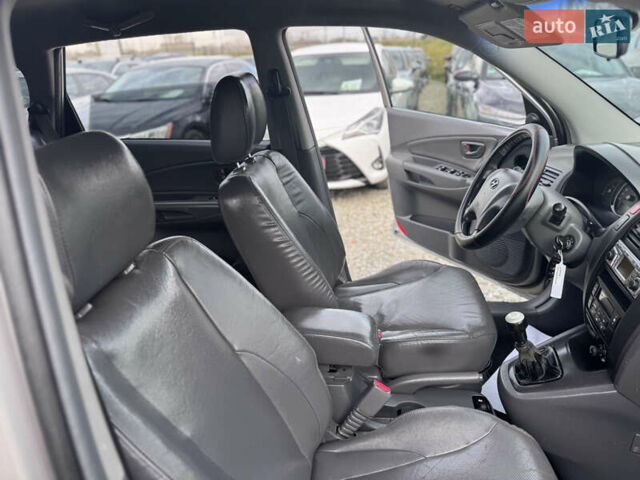 Серый Хендай Туксон, объемом двигателя 2 л и пробегом 155 тыс. км за 6989 $, фото 50 на Automoto.ua