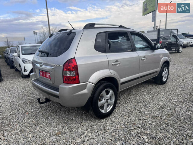 Серый Хендай Туксон, объемом двигателя 2 л и пробегом 155 тыс. км за 6989 $, фото 17 на Automoto.ua
