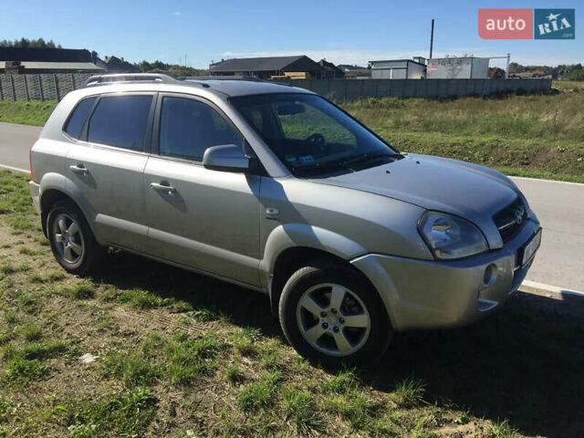 Сірий Хендай Туксон, об'ємом двигуна 1.98 л та пробігом 203 тис. км за 7200 $, фото 12 на Automoto.ua