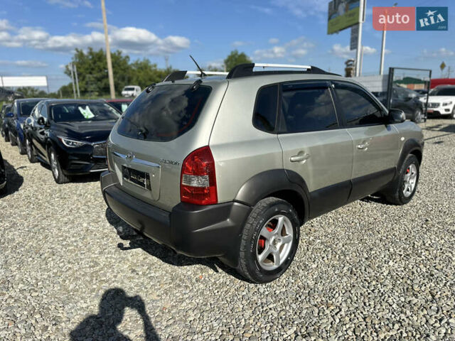 Сірий Хендай Туксон, об'ємом двигуна 1.98 л та пробігом 207 тис. км за 6900 $, фото 11 на Automoto.ua