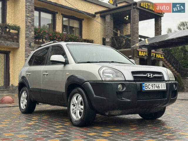 Сірий Хендай Туксон, об'ємом двигуна 1.99 л та пробігом 290 тис. км за 6450 $, фото 8 на Automoto.ua