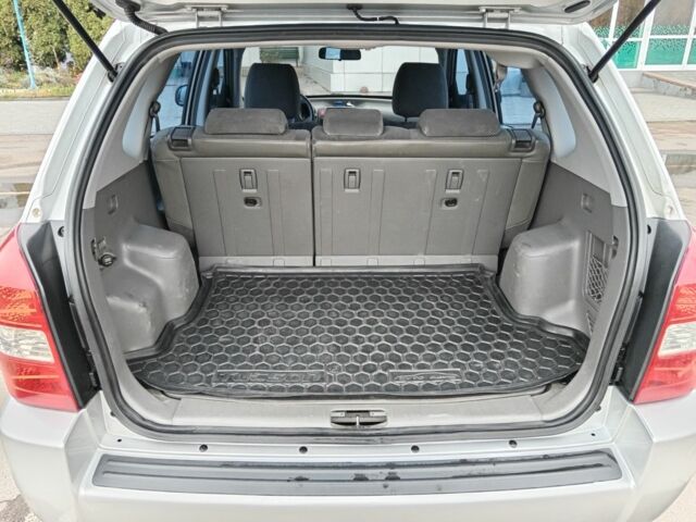 Серый Хендай Туксон, объемом двигателя 2 л и пробегом 267 тыс. км за 7200 $, фото 8 на Automoto.ua