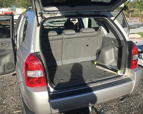 Сірий Хендай Туксон, об'ємом двигуна 1.98 л та пробігом 203 тис. км за 7200 $, фото 14 на Automoto.ua