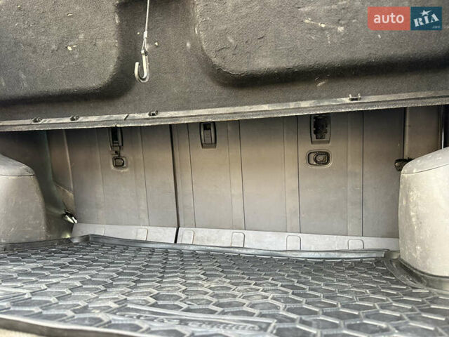 Сірий Хендай Туксон, об'ємом двигуна 2 л та пробігом 250 тис. км за 5850 $, фото 14 на Automoto.ua