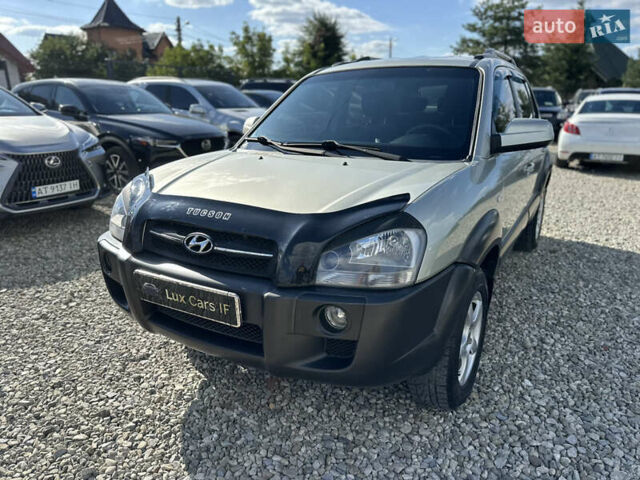 Сірий Хендай Туксон, об'ємом двигуна 1.98 л та пробігом 207 тис. км за 6900 $, фото 5 на Automoto.ua