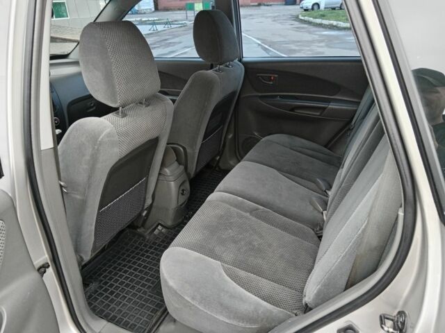 Серый Хендай Туксон, объемом двигателя 2 л и пробегом 267 тыс. км за 7200 $, фото 12 на Automoto.ua