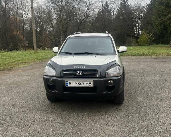 Серый Хендай Туксон, объемом двигателя 1.98 л и пробегом 205 тыс. км за 6700 $, фото 15 на Automoto.ua