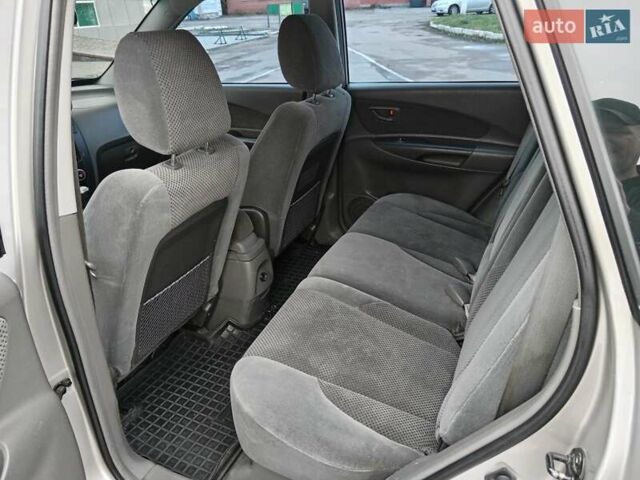 Серый Хендай Туксон, объемом двигателя 1.98 л и пробегом 267 тыс. км за 7200 $, фото 13 на Automoto.ua