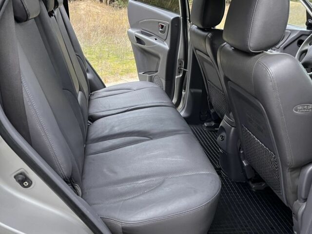 Сірий Хендай Туксон, об'ємом двигуна 2 л та пробігом 187 тис. км за 7650 $, фото 9 на Automoto.ua