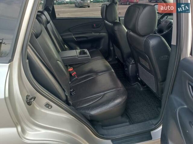 Серый Хендай Туксон, объемом двигателя 1.98 л и пробегом 181 тыс. км за 7000 $, фото 13 на Automoto.ua