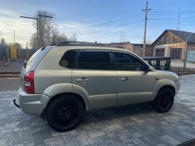 Серый Хендай Туксон, объемом двигателя 2.7 л и пробегом 172 тыс. км за 7500 $, фото 2 на Automoto.ua