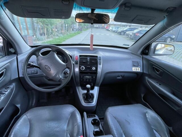 Серый Хендай Туксон, объемом двигателя 2 л и пробегом 192 тыс. км за 3479 $, фото 1 на Automoto.ua