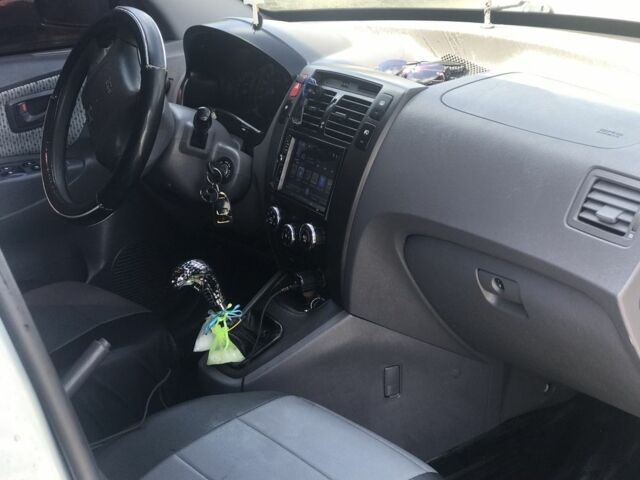 Серый Хендай Туксон, объемом двигателя 2 л и пробегом 240 тыс. км за 8100 $, фото 9 на Automoto.ua